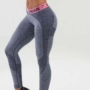 Gym shark leggings